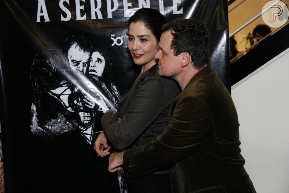 Letícia Sabatella prestigiou o amigo Matheus Nachtergaele em pré-estreia do filme 'A Serpente'