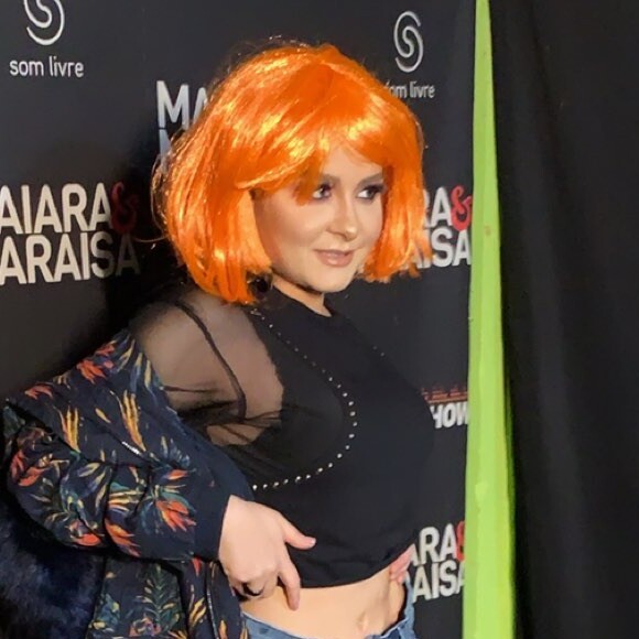 Maraisa usa peruca ruiva em show, neste domingo, dia 28 de julho de 2019