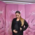 Claudia Leitte terá 3ª filha, Bela, no exterior