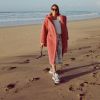 Em dia na praia em Portugal, Bruna Marquezine completou look com tênis LV Archlight da Louis Vuitton, de R$4.100,00, em novembro de 2018