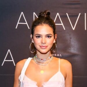 Bruna Marquezine usou look romântico e moderno em show de Anavitória, no dia 22 de dezembro de 2018