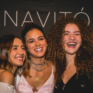 Bruna Marquezine tieta Anavitória em show realizado em São Paulo, em 22 de dezembro de 2018