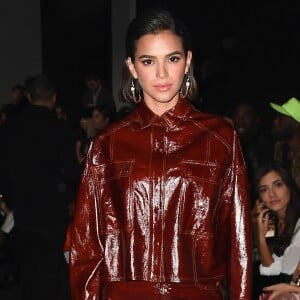 Bruna Marquezine prestigiou desfile da marca John John no NYFW, em 12 de fevereiro de 2019