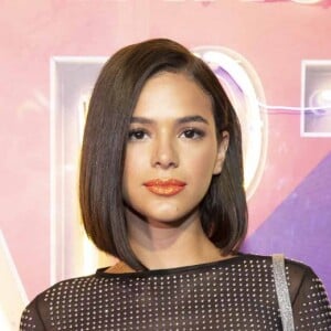 Bruna Marquezine deixou seios à mostra em look transparente no desfile das vencedoras do Carnaval do Rio de Janeiro na Sapucaí, no dia 9 de março de 2019