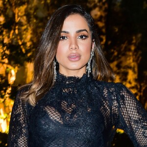 Namorando, Anitta comemora nova fase na carreira: 'Curtir o gato que arrumei'