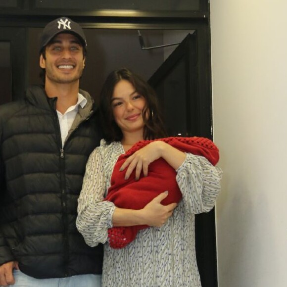 Isis Valverde chama atenção do filho, Rael, em vídeo nesta quarta-feira, dia 07 de agosto de 2019