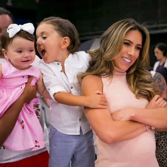 Filha de Patricia Abravanel faz travessura com comida e apresentadora filma: 'Arteirinha'. Vídeo!