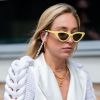 O mix de colares dourados é tendência: look apareceu na Semana de Moda de Copenhagen