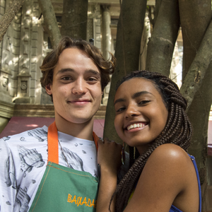 Nos próximos capítulos de 'Malhação: Toda Forma de Amar', Jaqueline (Gabz) pede desculpas a Thiago (Danilo Maia).