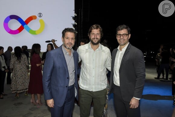 Murilo Benício posou com Vladimir Brichta e Julio Andrade na inauguração dos estúdios da Globo. Os atores vão integrar o elenco da novela 'Amor de Mãe'