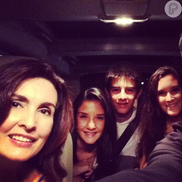 Fátima Bernardes com os filhos Laura, Vinicius e Beatriz 