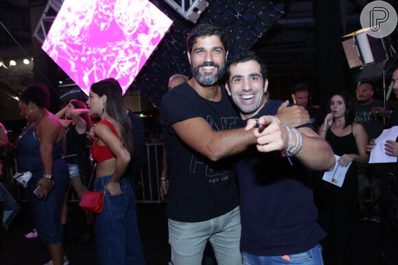 Bruno Cabrerizo e Kaysar Dadour posaram para fotos no Baile da Favorita neste sábado, 10 de agosto de 2019