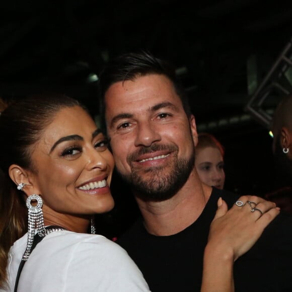 Juliana Paes curtiu o Baile da Favorita ao lado do marido neste sábado, 10 de agosto de 2019