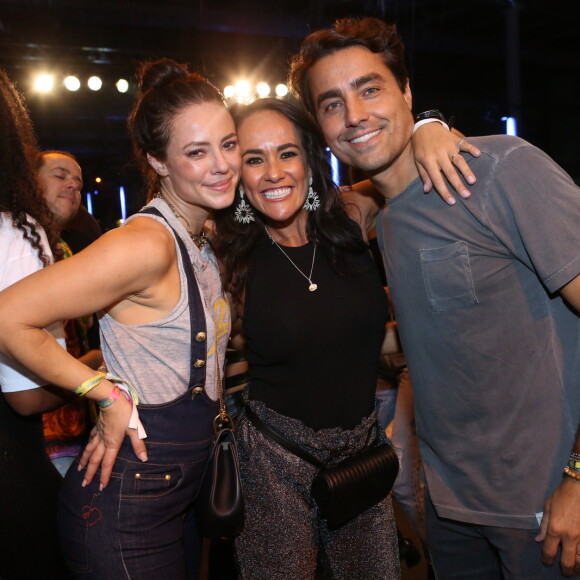 Paolla Oliveira curtiu o Baile da Favorita ao lado de Ricardo Pereira e a mulher, Francisca