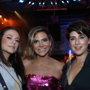 Fernanda Paes Leme curtiu o Baile da Favorita com Paolla Oliveira e Carol Sampaio
