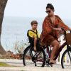 Thais Fersoza decidiu interromper o passeio de bicicleta porque os filhos, Teodoro e Melinda, estavam incomodados com o vento forte