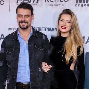 Rayanne Morais faz rara aparição com o namorado, Felipe Cunha, no cinema