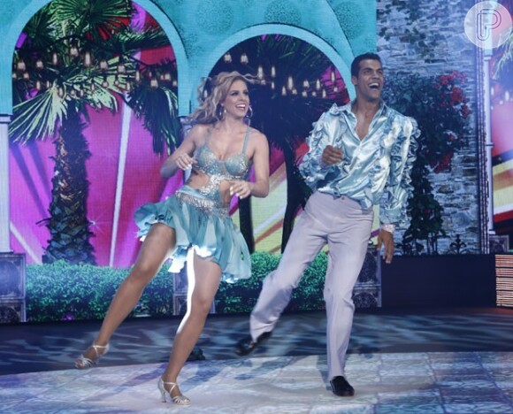 Marcello Melo Jr. e Raquel Guarini dançam mambo na 'Dança dos Famosos' do 'Domingão do Faustão'
