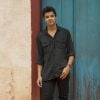 Sósia de Cauã Reymond, Matheus Abreu revela dificuldade em dançar: 'Eu fico tímido, vendo o pessoal dançar, tentando aprender alguma coisa'