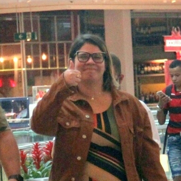 Marilia Mendonça contou no Twitter que se surpreendeu com as fotos feitas no shopping