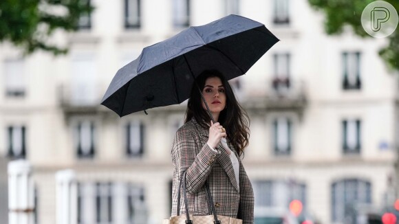 15 looks para sair com estilo em dias de chuva