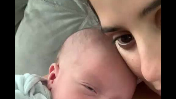 Camilla Camargo mostrou pela primeira vez o rostinho do filho, Joaquim, ao comemorar os primeiros 30 dias do menino: 'Mais linda forma de amor que já conheci'