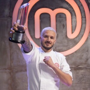 'MasterChef Brasil': Rodrigo Massoni é anunciado campeão da temporada