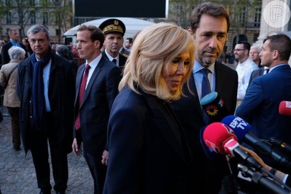 Brigitte Macron tem papel ativo como primeira-dama da França e vai voltar em breve às salas de aula