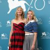 Tendências do Festival de Veneza: xadrez e listras, estampas clássicas nos looks de Laura Dern e Scarlett Johansson