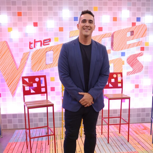 O apresentador do 'The Voice Kids', André Marques curtiu férias com a namorada em Ibiza, destino turístico na França