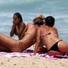 Yasmin Brunet curte calor no Rio de Janeiro na praia de Ipanema