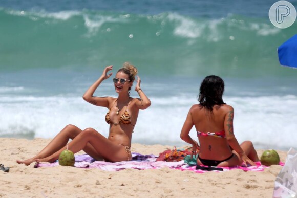 Yasmin Brunet curte praia no Rio de Janeiro, nesta quarta-feira (15)