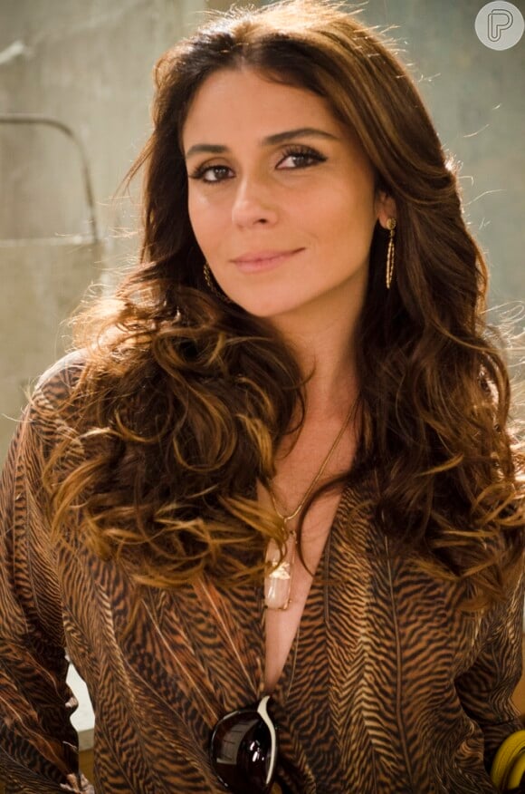 Helô (Giovanna Antonelli) decide investigar a ligação entre Wanda (Totia Meirelles) e Lívia (Claudia Raia), 'Salve Jorge'