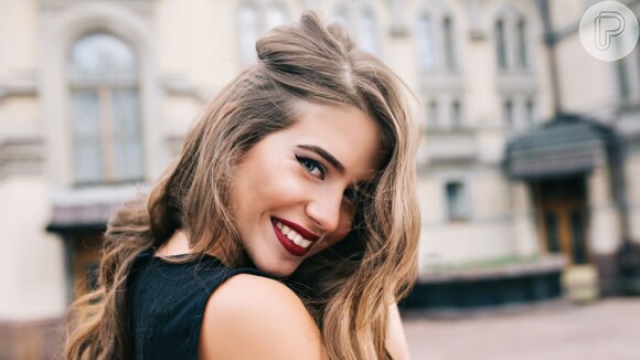 Maquiagem para festa: mulheres mais ousadas podem (e devem!) investir no combo olhão e bocão!