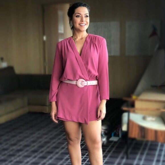 Thais Fersoza usa vestido preto nada básico nesta segunda-feira, dia 02 de setembro de 2019