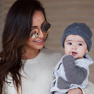 Filha de Sabrina Sato, Zoe rouba cena em treino da mãe com look divertido. Veja vídeo postado no Instagram Stories nesta quinta-feira, dia 05 de agosto de 2019