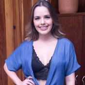 Lingerie à mostra: Thaeme Mariôto usa trend e deixa barriga de fora em desfile