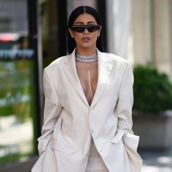 Simaria usou um look all white e oversized para participar da Semana de Moda de Nova York, nos Estados Unidos