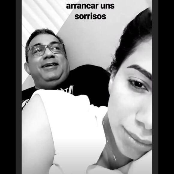 Pai de Anitta está viajando com a cantora