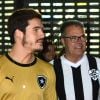 Pai de Juliana Paiva, seu Gilmar foi clicado em novembro de 2018 ao assistir jogo do Botafogo com Nicolas Prattes, então namorado da sua filha