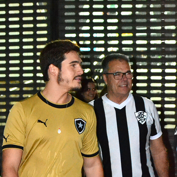 Pai de Juliana Paiva, seu Gilmar foi clicado em novembro de 2018 ao assistir jogo do Botafogo com Nicolas Prattes, então namorado da sua filha