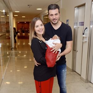 Thaeme Mariôto contou o que mudou em looks após nascimento da filha