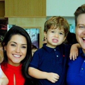 Filho de Thais Fersoza e Michel Teló, Teodoro combinou look com o pai ao assistir show de Patati Patatá em teatro do Rio