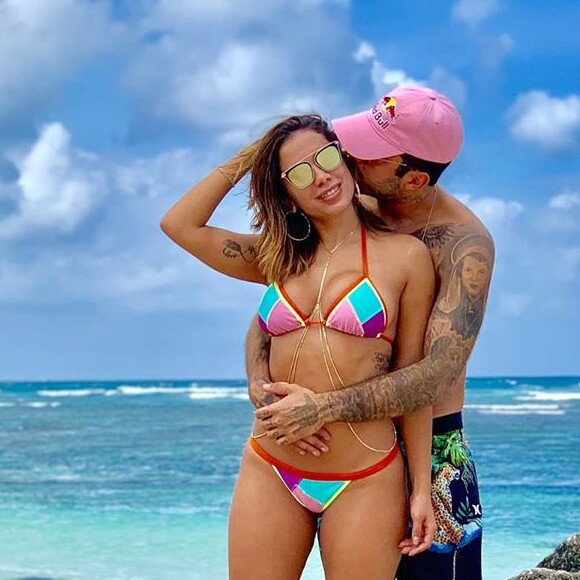 Anitta teria se incomodado com as olhadas de Pedro Scooby em boate. 'Amiga de verdade vê uma situação acontecendo e vai tomar partido pra apaziguar. Fica feio, fica chato estar num ambiente e seu ex tá lá o tempo todo te secando', entrega Jojo Todynho
