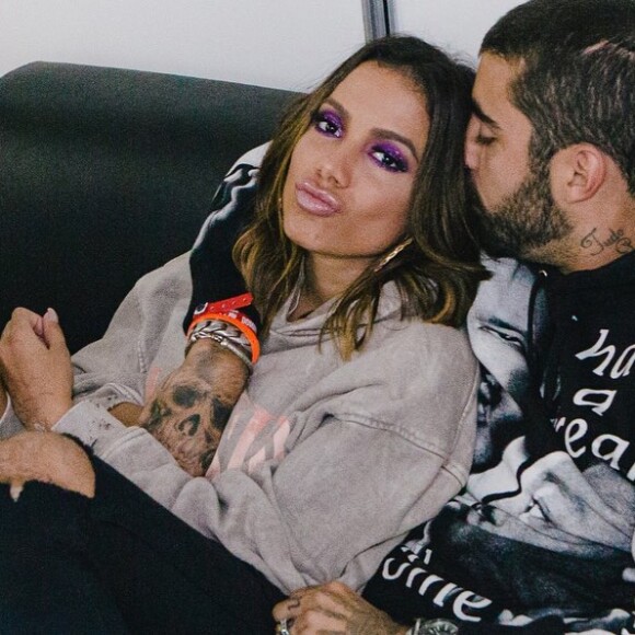 Anitta e Pedro Scooby romperam namoro após três meses juntos