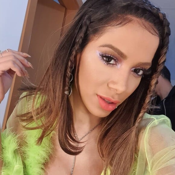 Anitta foi comparada a personagens de desenho por seu look: 'Peter Pan ou Sininho?'