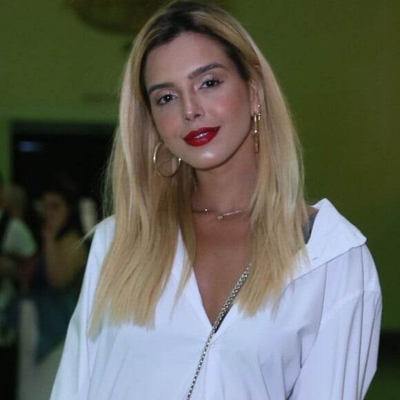 Giovanna Lancellotti aposta em vestido trendy para show nesta quinta-feira, dia 19 de setembro de 2019