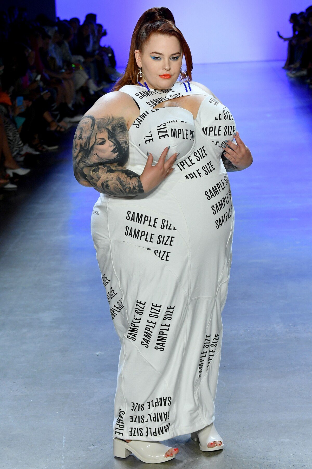 Foto: Mulheres gordas nas passarelas: a modelo Tess Holliday foi destaque  no desfile da Chromat na NYFW 2020 - Purepeople