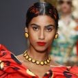 Modelo de etnia marroquina e egípica desfilou pela grife Moschino para a Semana de Moda de Milão de 2020