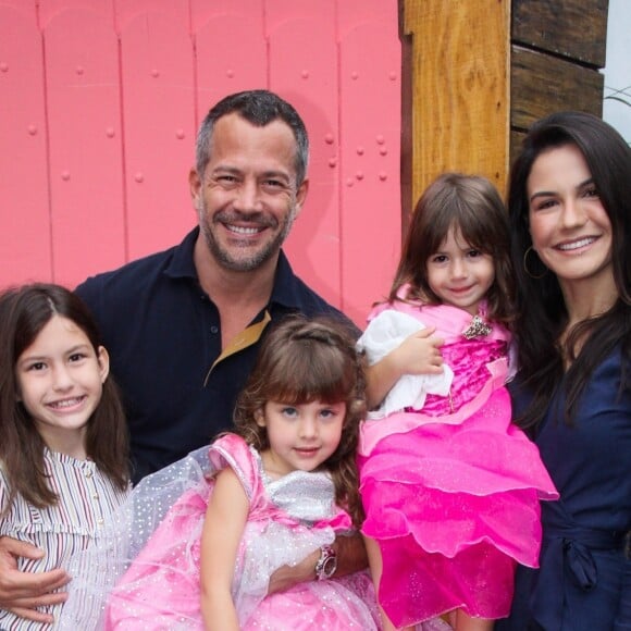 Malvino Salvador e Kyra Gracie fizeram festa de aniversário para filhas, Ayra e Kyara